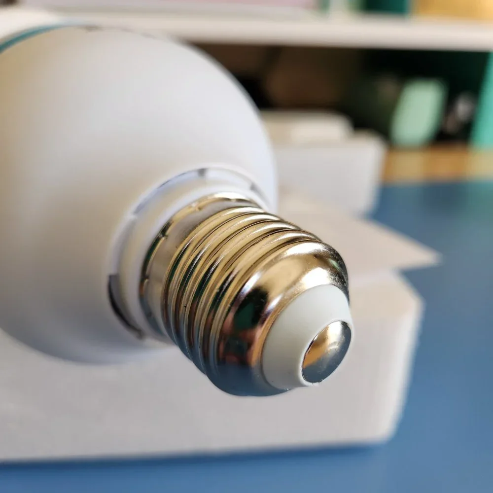 PHOTOGRAPHY LIGHT BULB FOR USE WITH REFLECTIVE UMBRELLA